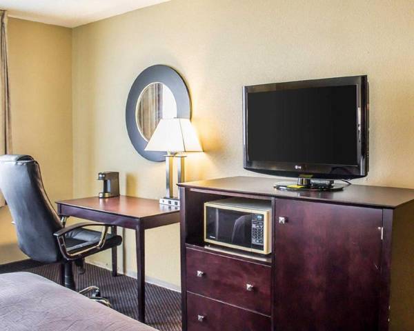 Workspace - Quality Inn & Suites Sturgeon Bay 