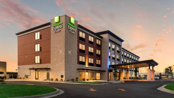 Holiday Inn Express & Suites Racine an IHG Hotel