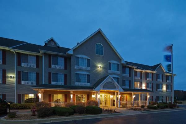 Country Inn & Suites by Radisson West Bend WI