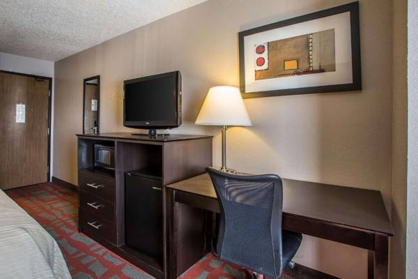 Workspace - Quality Inn & Suites West Bend