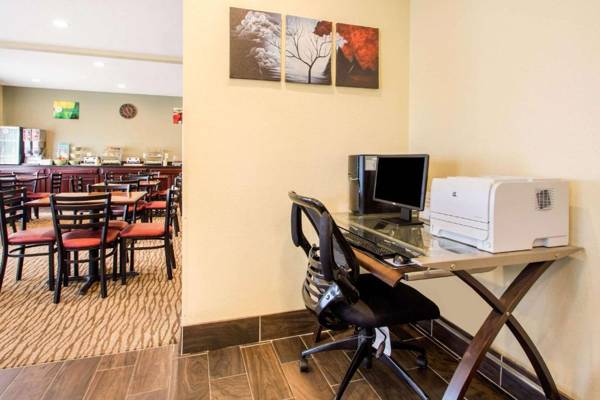 Workspace - Quality Inn & Suites Wisconsin Dells