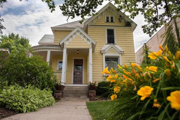 White Rose Inns & Motel