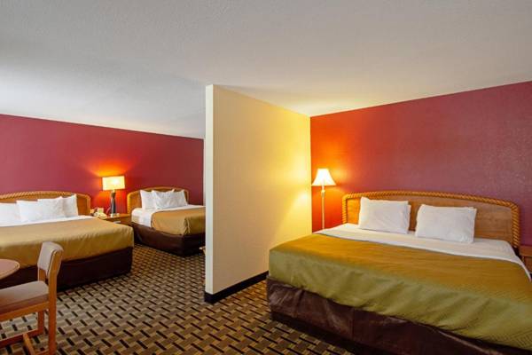 Econo Lodge Inn & Suites