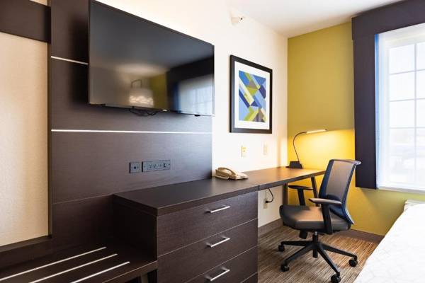 Workspace - Holiday Inn Express Hotel & Suites Evanston an IHG Hotel