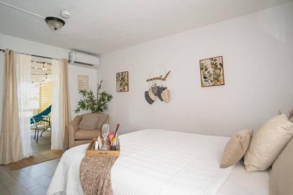 Suite for Couples with Private Deck Tub Unit 1