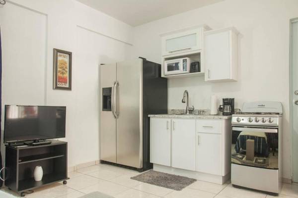 Studio with pool table just 15 minutes from the beach