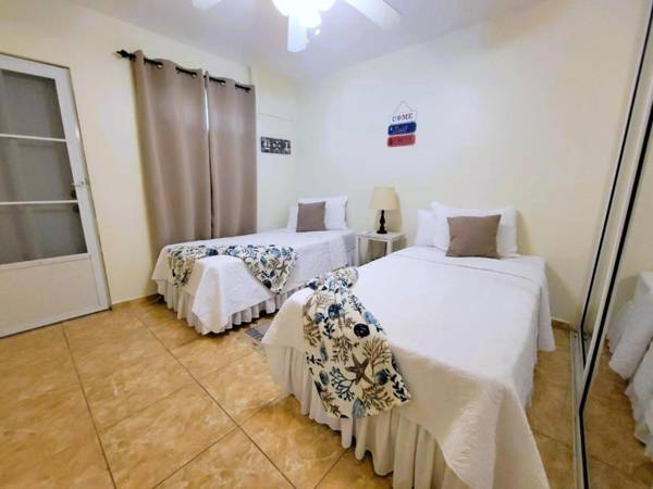 Beachaccess 2 bdr WiFi Hammock Kitchen The Reef 1