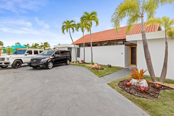 M2 with Driver Pool and half off tours