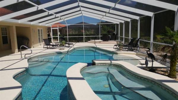 Close to Downtown Inverness spacious and next to bike trail