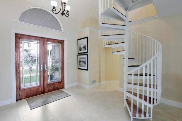 Algonquin Court Pool Home