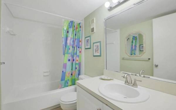 South Seas Tower 4 702