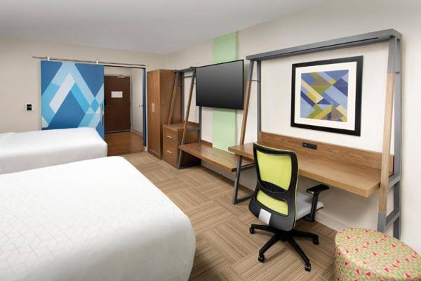 Workspace - Holiday Inn Express & Suites - North Brunswick an IHG Hotel