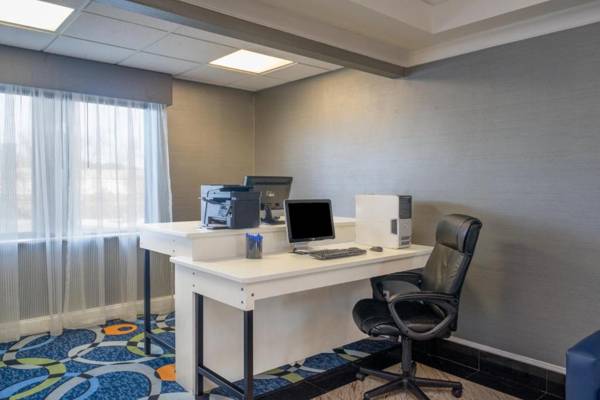 Workspace - Holiday Inn Express Hotel & Suites Easton an IHG Hotel