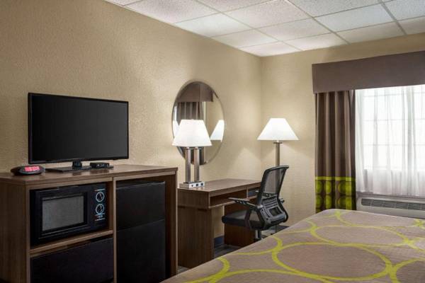 Workspace - Super 8 by Wyndham Gainesville TX