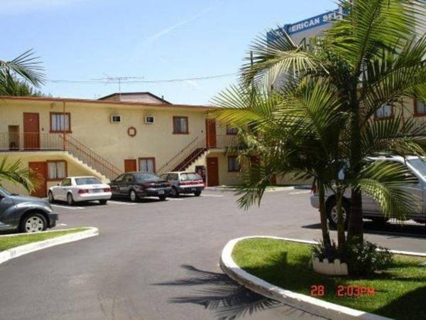Paradise Inn & Suites
