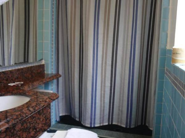 Paradise Inn & Suites