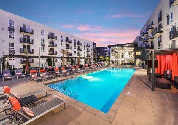 SuitesRUs Apart Hotel near Dodgers Stadium