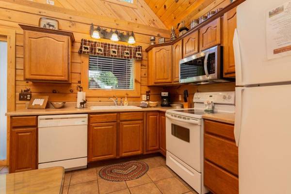 Fairway View Cabin Hot Tub Fireplace Great Views WIFI Grill