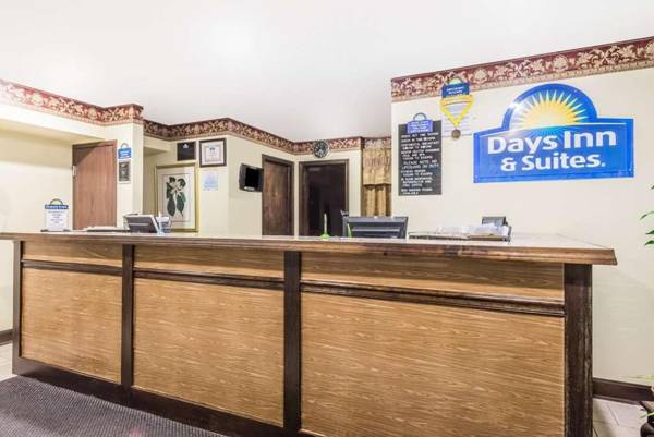 Days Inn & Suites by Wyndham Youngstown / Girard Ohio