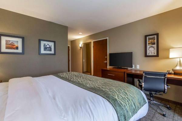 Workspace - Comfort Inn & Suites - Harrisburg Airport - Hershey South