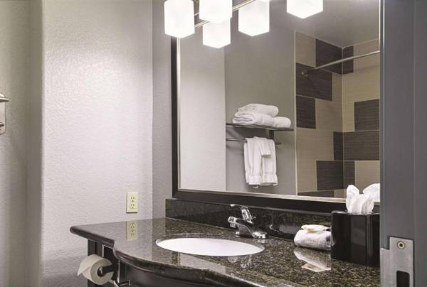La Quinta Inn & Suites by Wyndham South Dallas - Hutchins