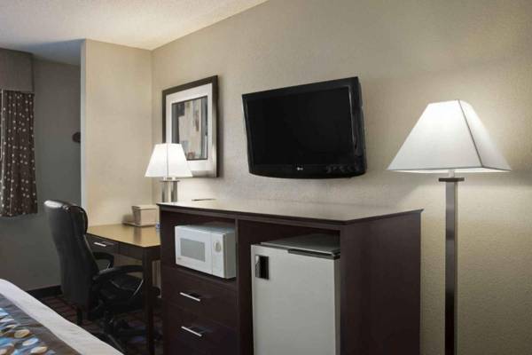 Workspace - Super 8 by Wyndham Whitewater WI