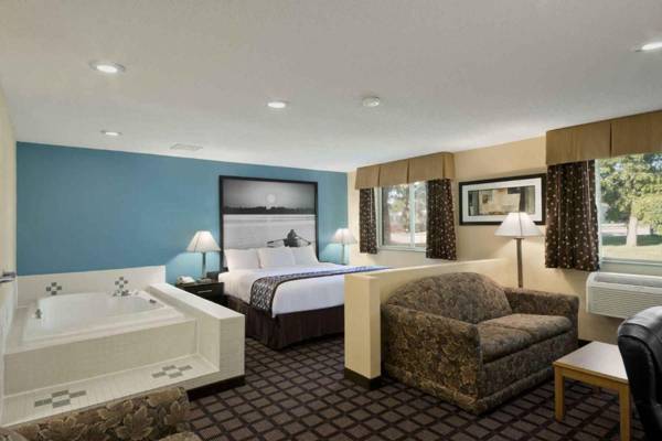 Super 8 by Wyndham Whitewater WI