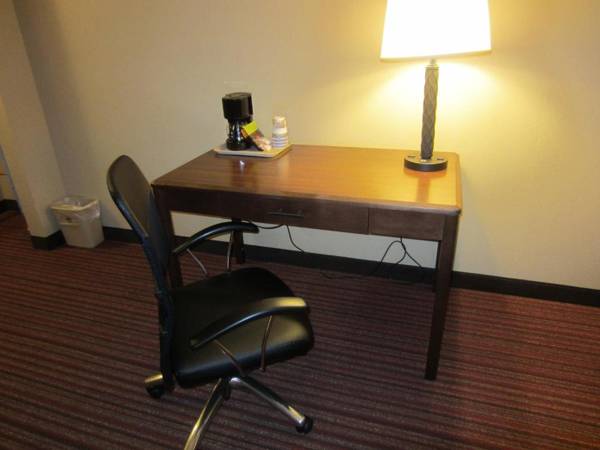 Workspace - Baymont by Wyndham Mequon Milwaukee Area