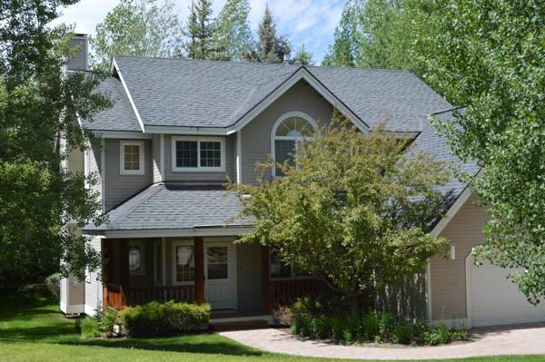 Yeager Private Home with Room For the Whole Family and Elkhorn Amenities