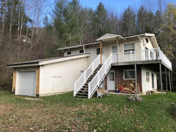 Silver Spring Chalet Large 4 bedroom Pittsfield VT 20 min to Killington Slopes