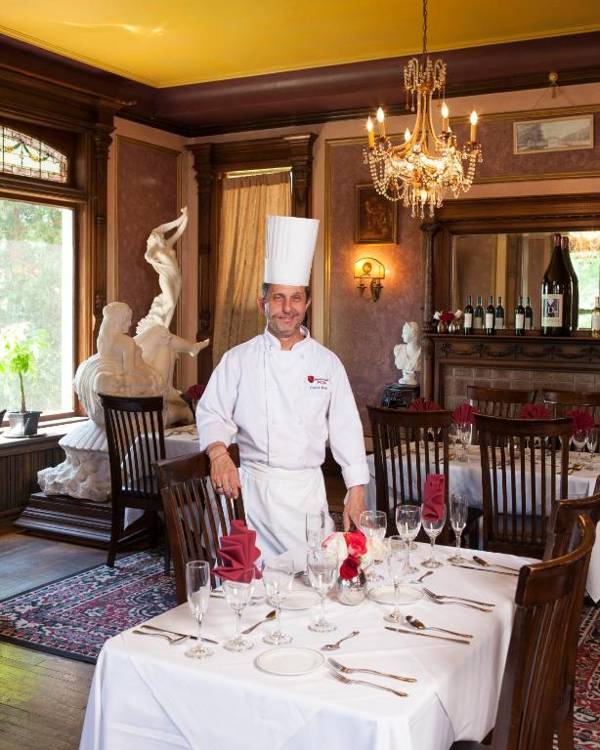 Henderson Castle Inn