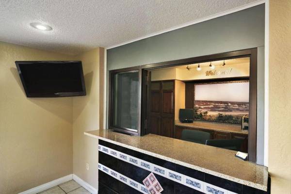 Super 8 by Wyndham Kalamazoo