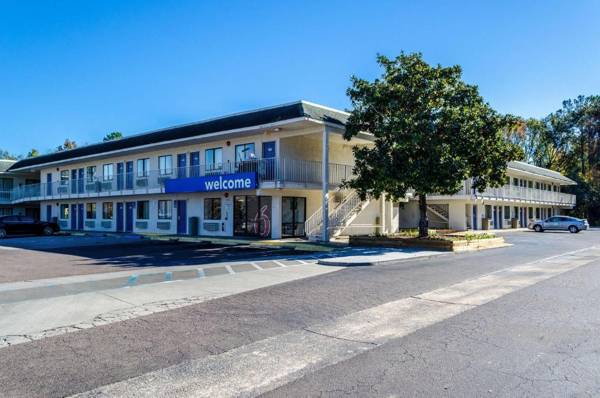 Motel 6-Charleston - North