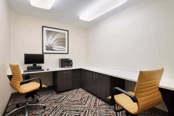 Workspace - Candlewood Suites I-26 @ Northwoods Mall an IHG Hotel