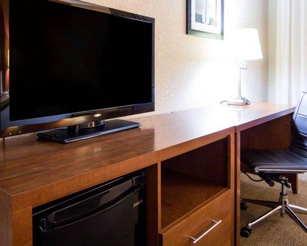 Workspace - Comfort Inn & Suites Convention Center