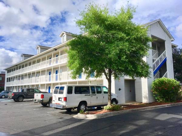 InTown Suites Extended Stay Charleston SC - Rivers Ave