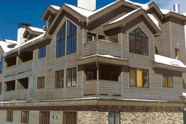 Studio Colorado Vacation Rental Located in River Run Village with Hot Tub and Pool Access