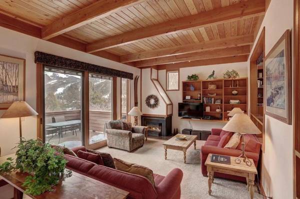 Tennis Townhomes 1326