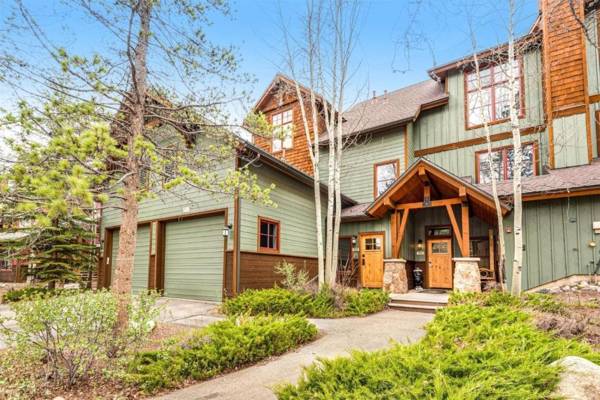 3 Bedroom Townhouse next to Keystone Lake Free Shuttle Hot Tub and Sauna