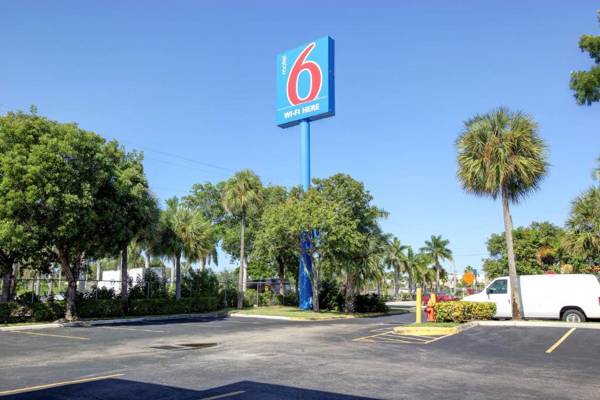 Motel 6-Lantana FL