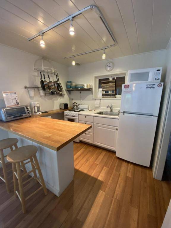 Banana Cabana by Beachside Management