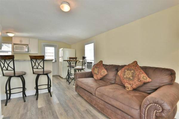 Ideal Beach Cottage Steps to Siesta Beach and Village Shops and Restaurants