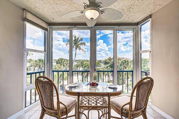 Harbor Towers 3rd Floor Bay Views