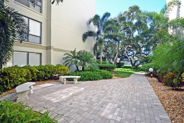 NEW Updated Siesta Key Vacation Rental with Heated Pool Access