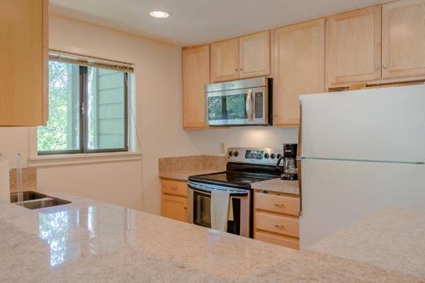 One bedroom Cottonwood with community pool hot tub tennis and golf