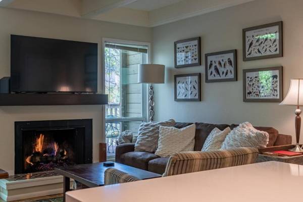 Bonne Vie Condo 2251 - New Listing! Great Views and Elkhorn Resort Amenities