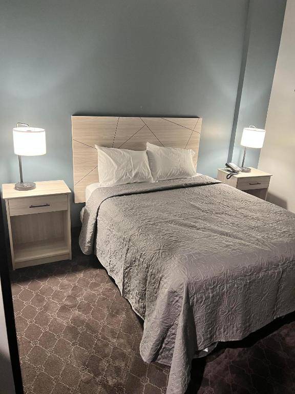 Deluxe Inn & Suites - Long Island City NYC