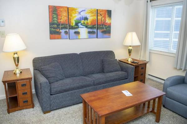 Stroll to Slopes Village Area Ski in-out MtLodge 304