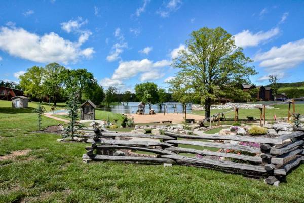 Chalets Resort LAKEFRONT Cottage Free Amenities Amazing views Kayaks 2 Pools