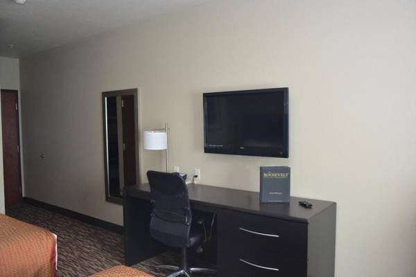 Roosevelt Inn & Suites